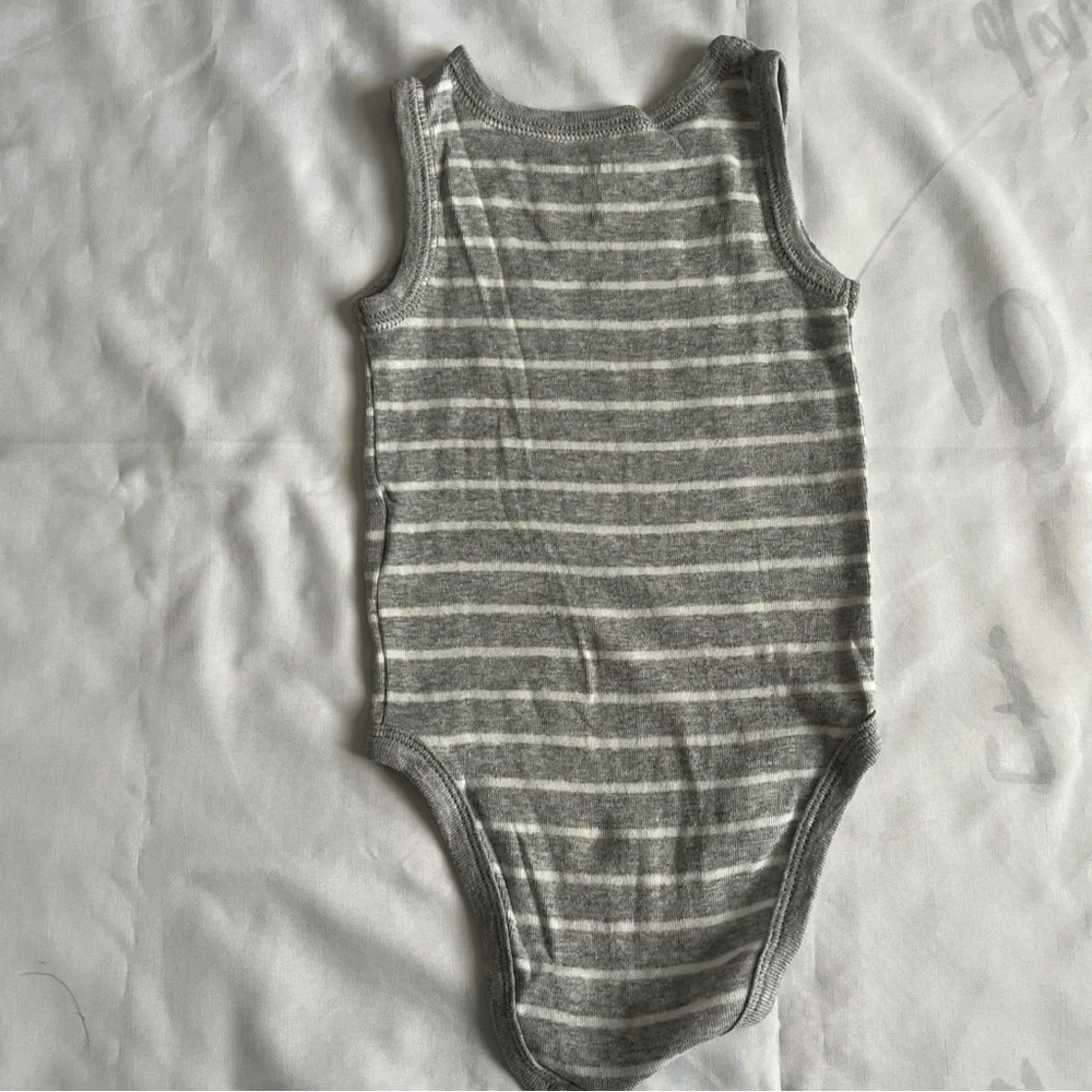 Set of 5 Carter’s Sleeveless Beach Themed Onesies in Size 3 Months